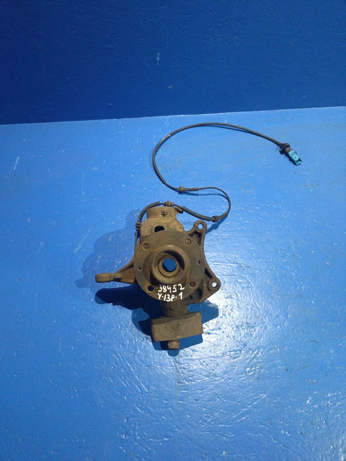 Кулак поворотный правый Citroen C5 I (2001—2004)