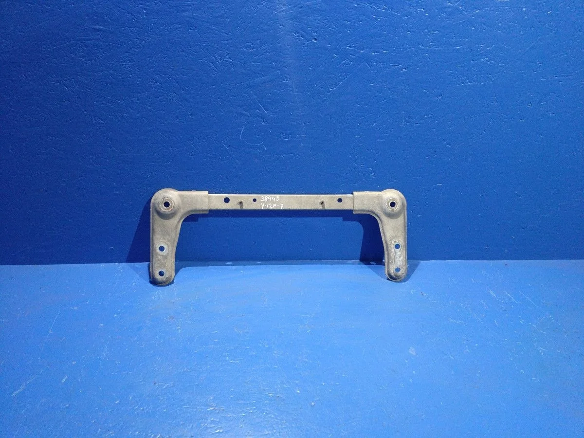 Кронштейн передней балки Renault Scenic II (2003—2006)