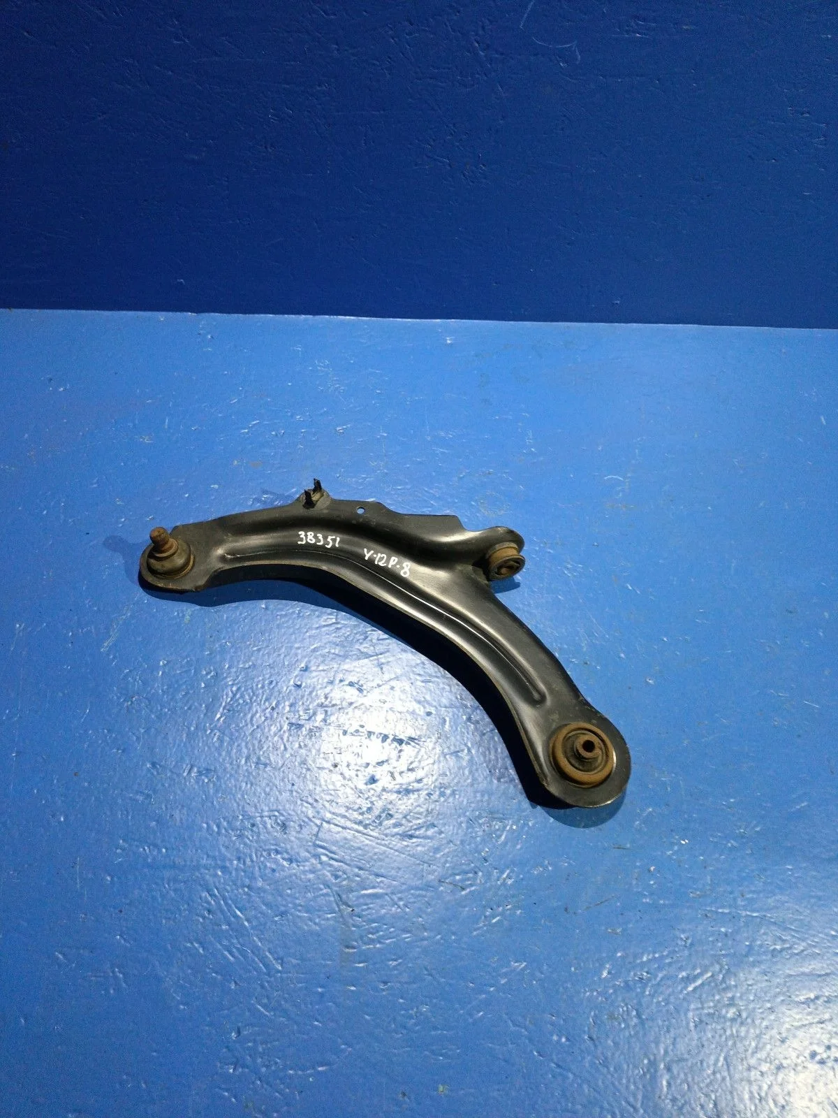 Рычаг передний левый нижний Renault Megane II (2002—2006)