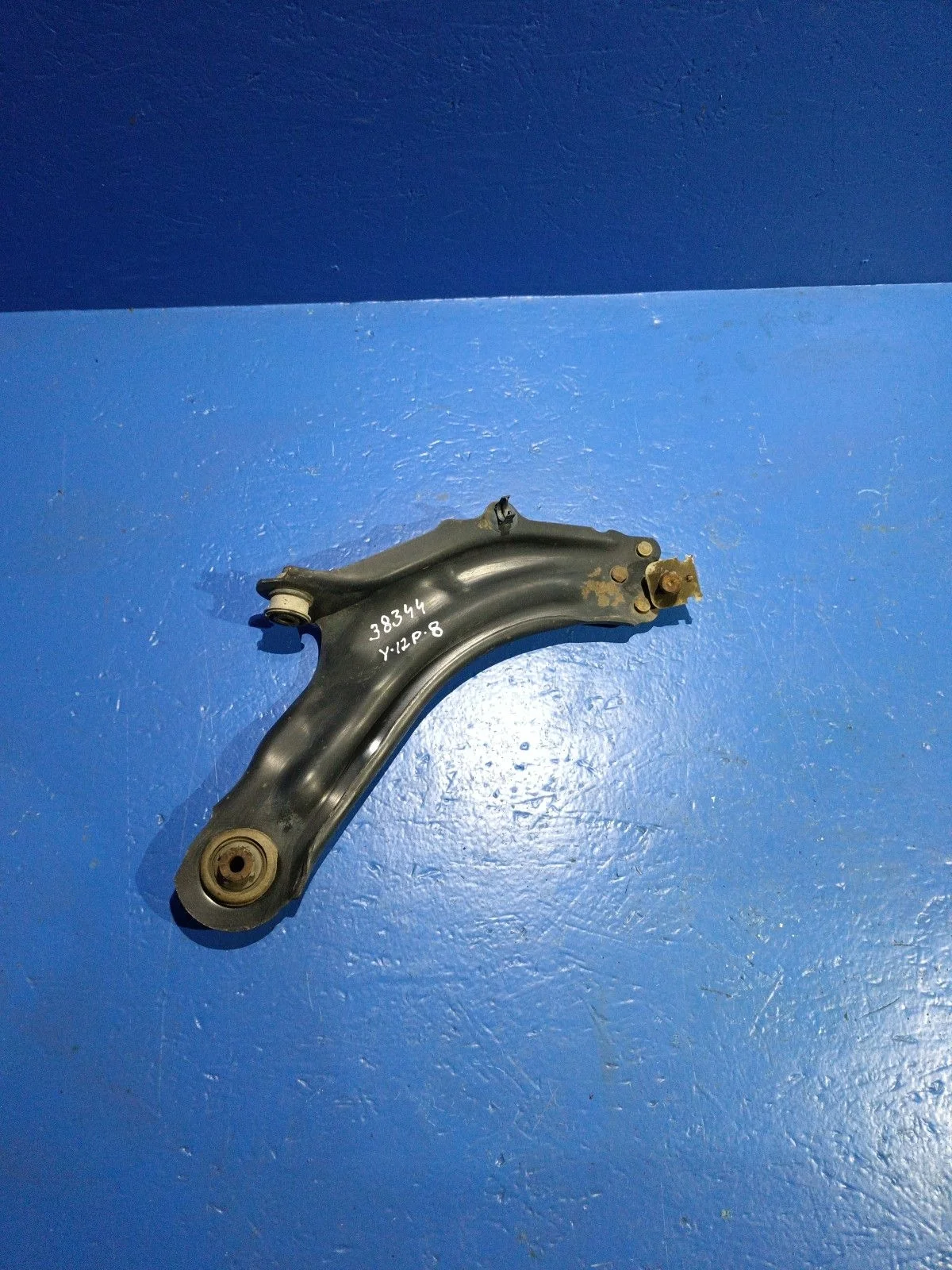 Рычаг передний правый нижний Renault Kangoo II (2007—2013)