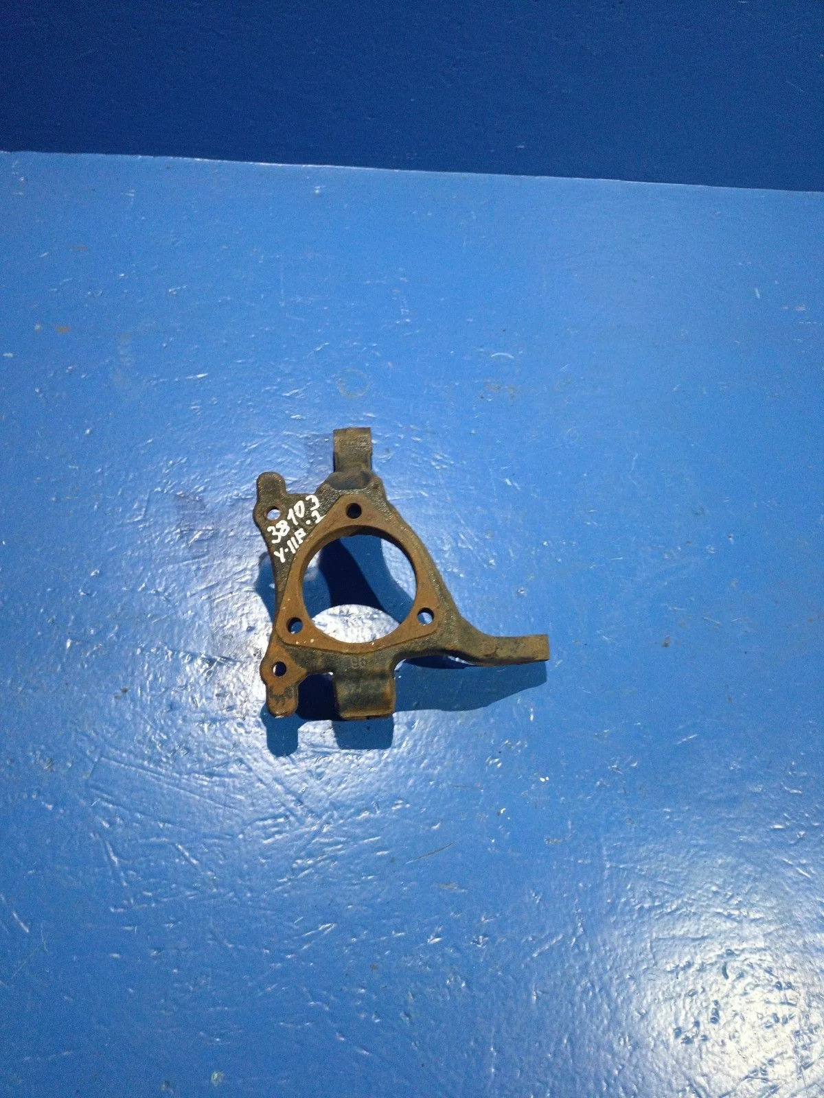 Кулак поворотный левый Opel Astra H (2004—2007)