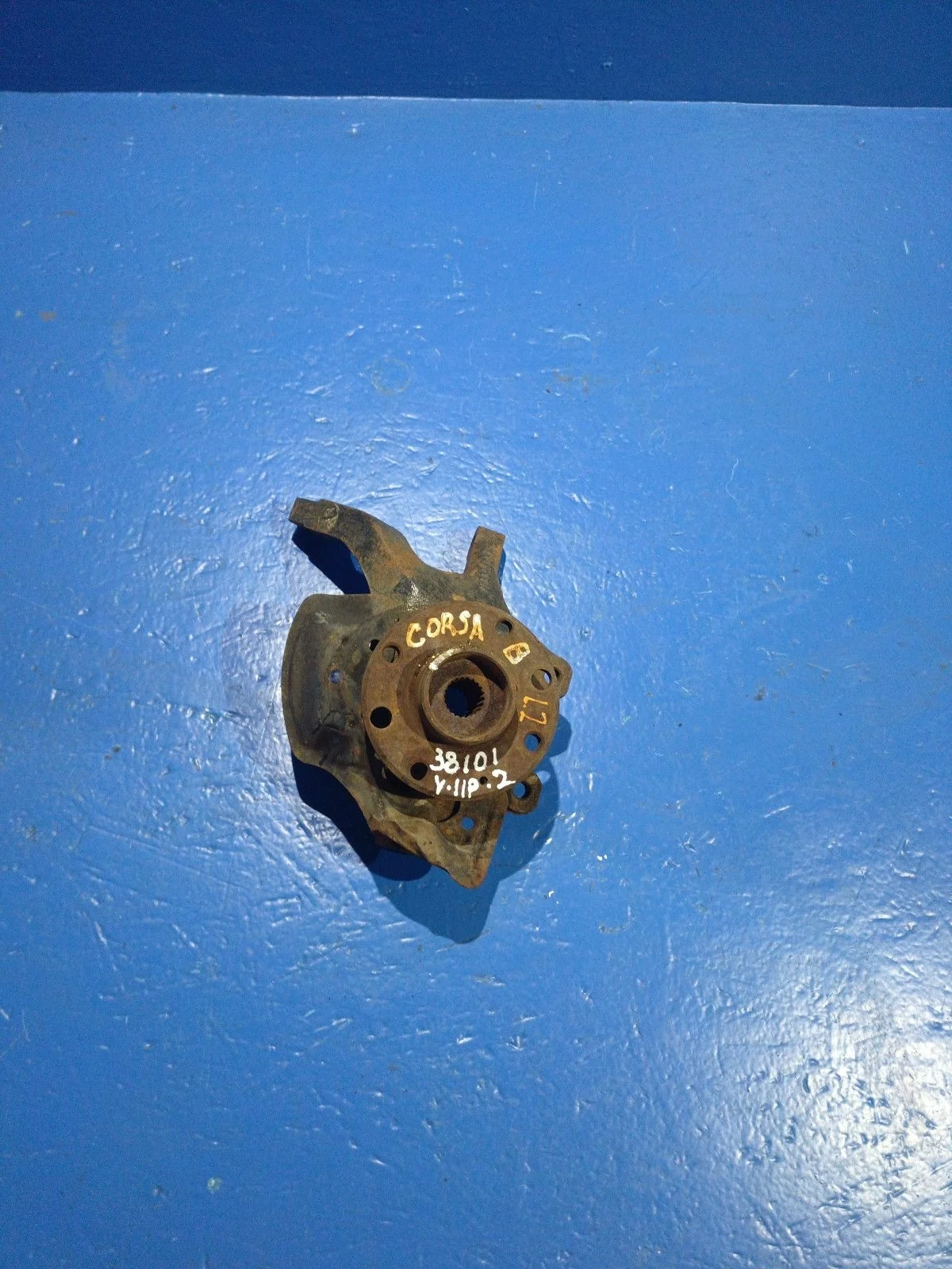 Кулак поворотный правый Opel Corsa B (1993—2000)