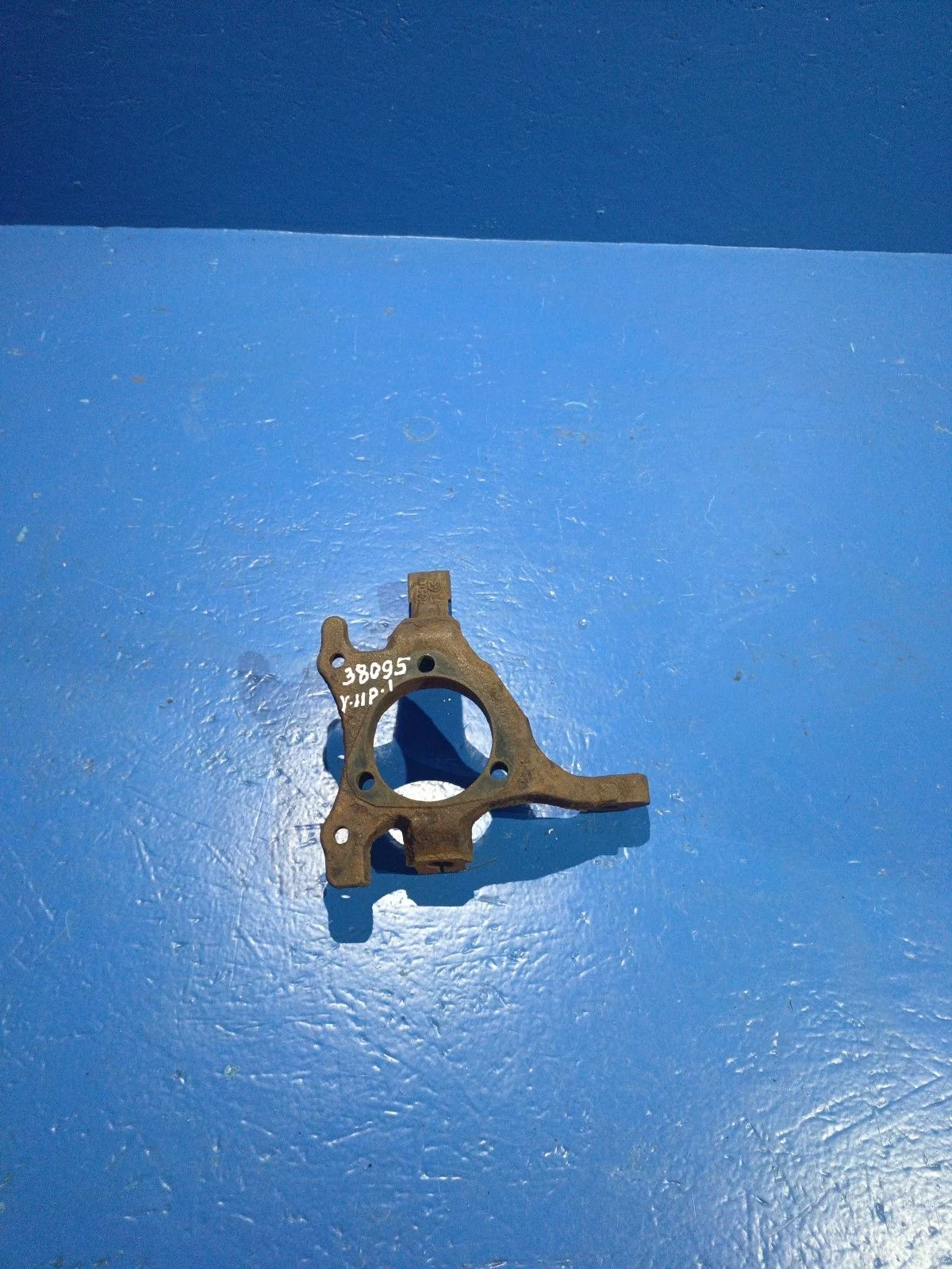 Кулак поворотный левый Opel Astra H (2004—2007)