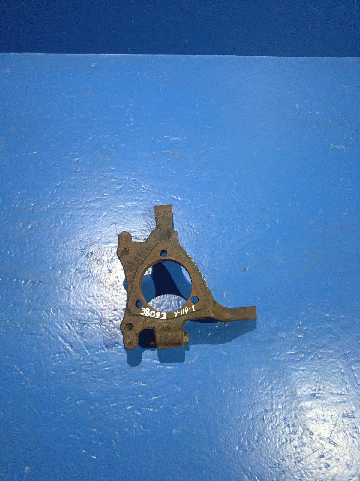 Кулак поворотный левый Opel Astra H (2004—2007)