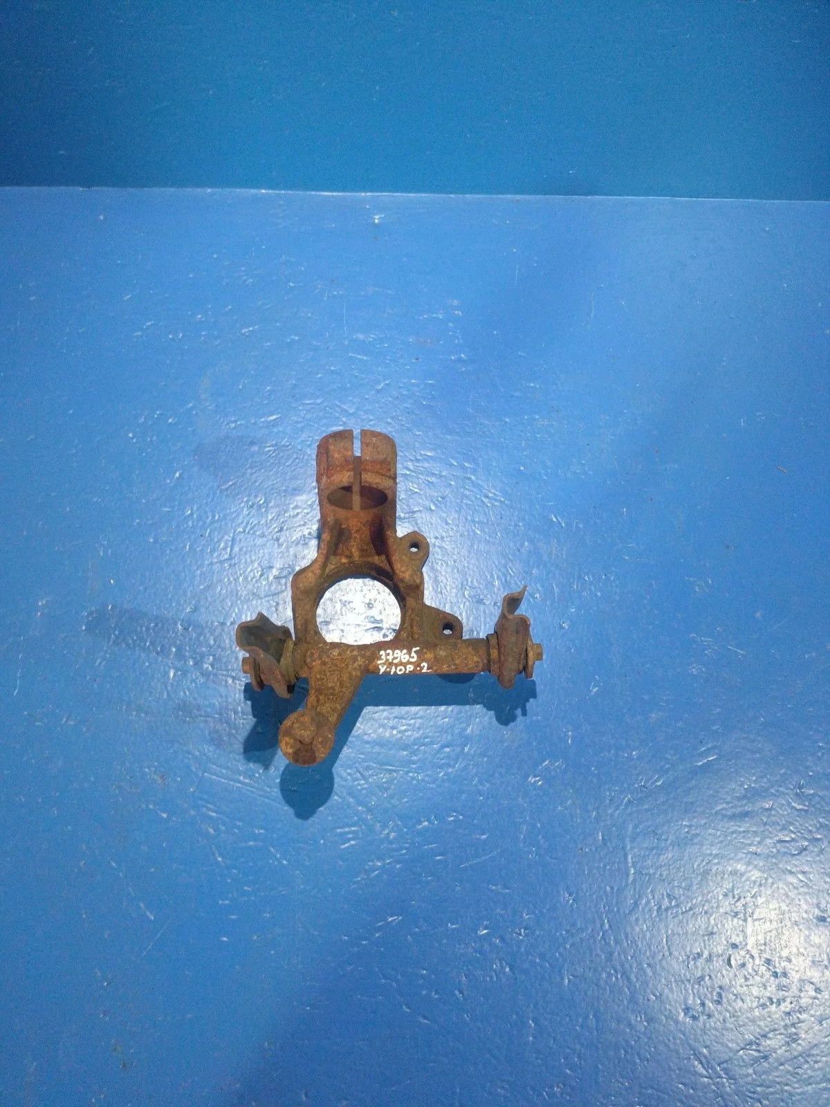 Кулак задний правый (цапфа) Ford Mondeo III (2000—2003)