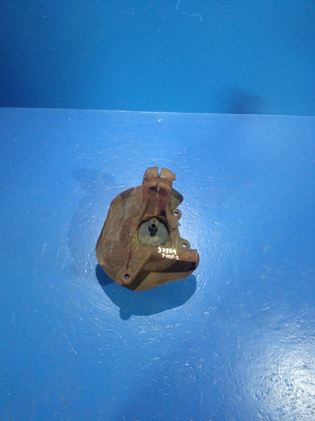 Кулак задний правый (цапфа) Ford Mondeo III (2000—2003)