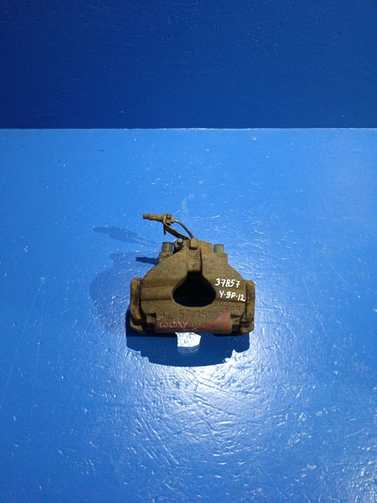 Суппорт тормозной передний правый Ford Mondeo III (2000—2003)