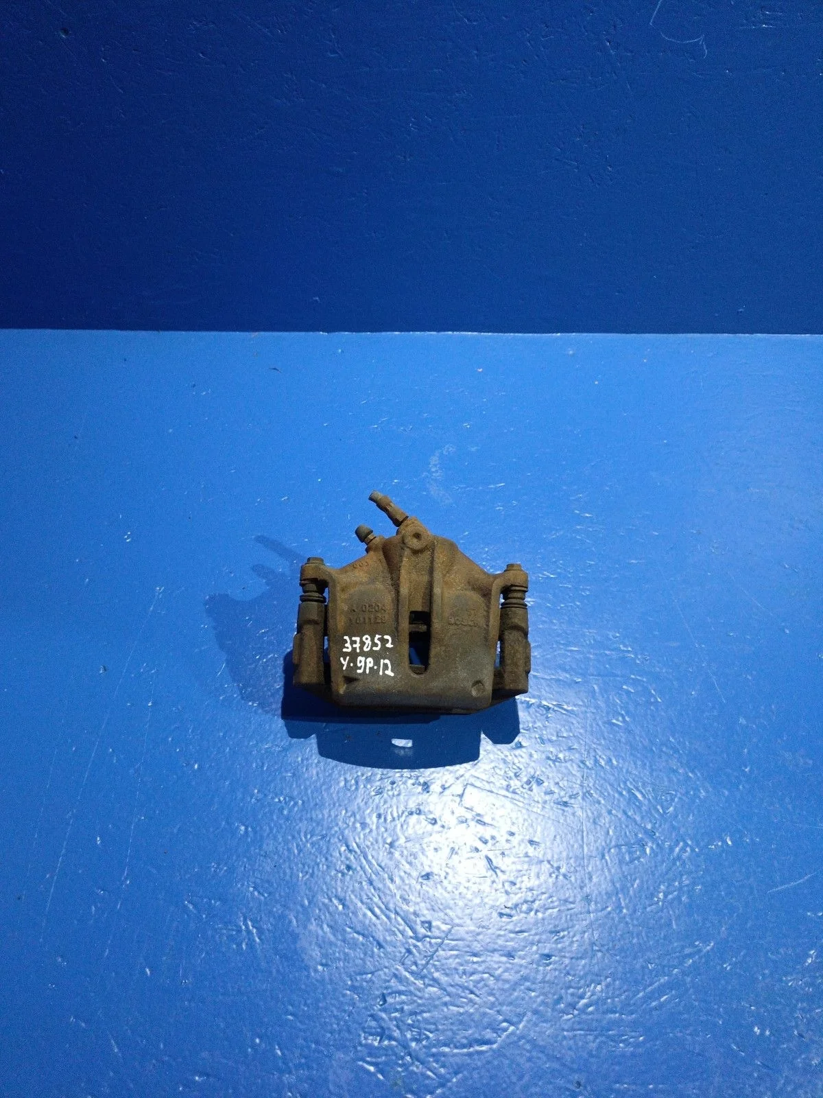 Суппорт тормозной передний правый Ford Mondeo III (2000—2003)