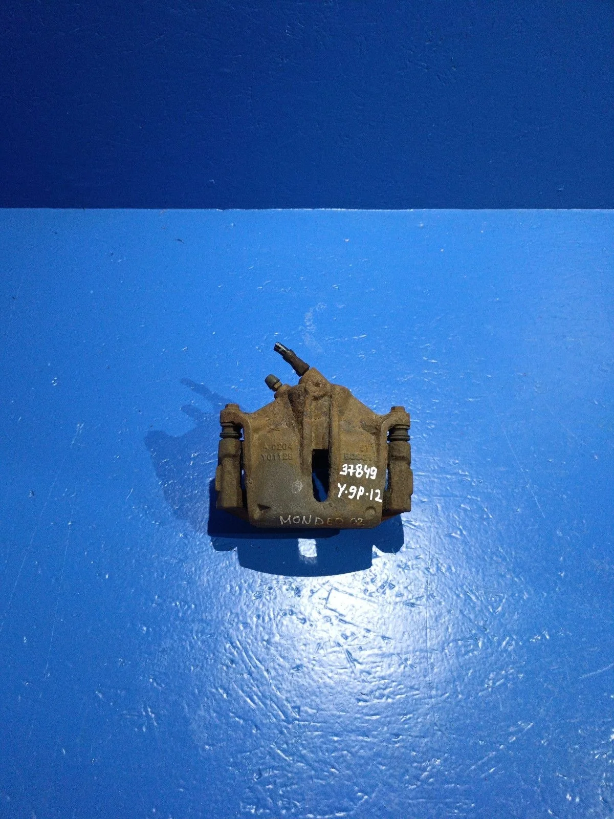 Суппорт тормозной передний правый Ford Mondeo III (2000—2003)