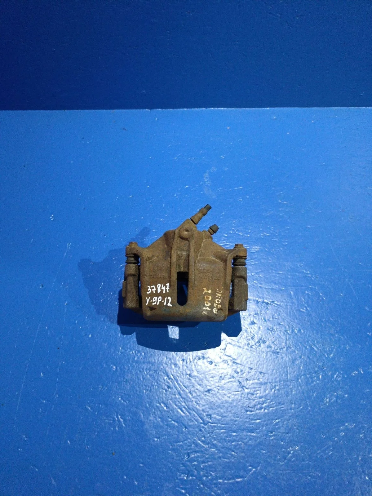 Суппорт тормозной передний левый Ford Mondeo III (2000—2003)