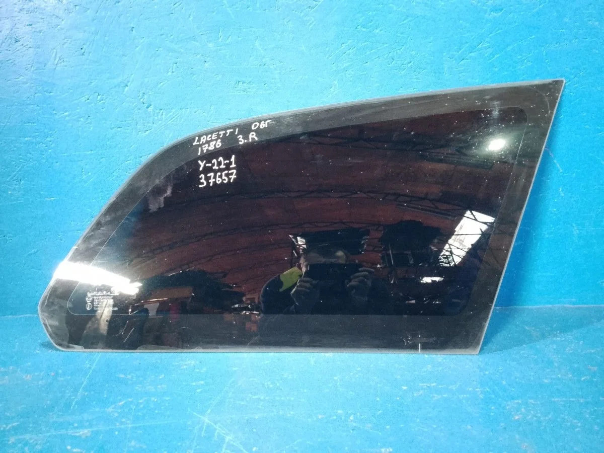 Стекло боковое кузовное правое Chevrolet Lacetti I (2004—2013)