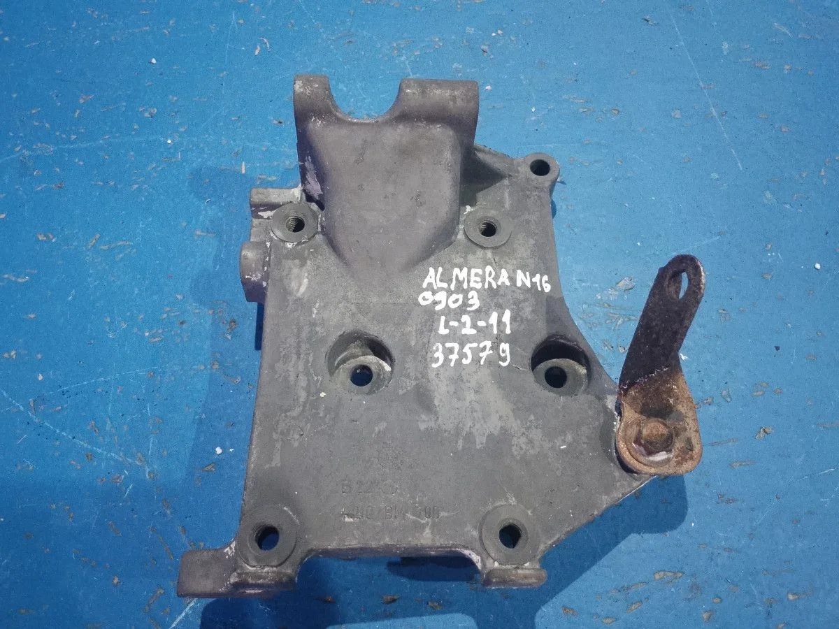 Кронштейн генератора Nissan Primera P12 (2001—2008)