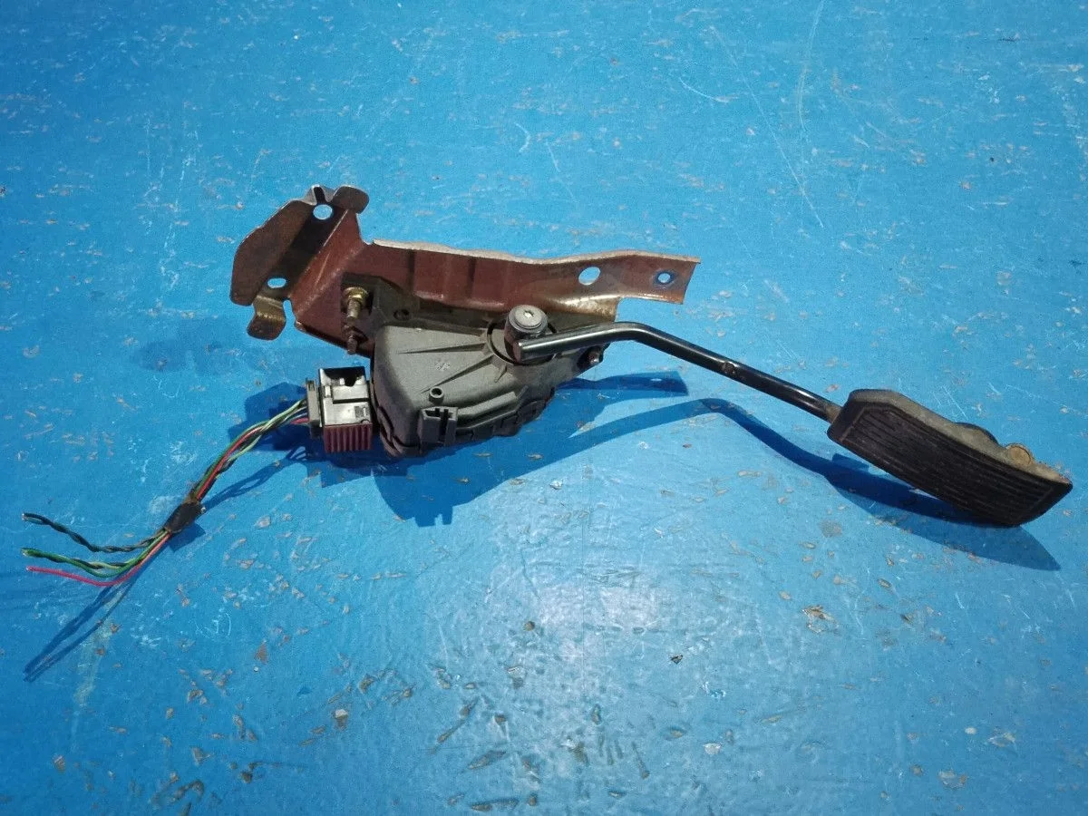 Педаль акселератора (датчик положения педали газа) Nissan Almera N16 рестайлинг (2002—2006)