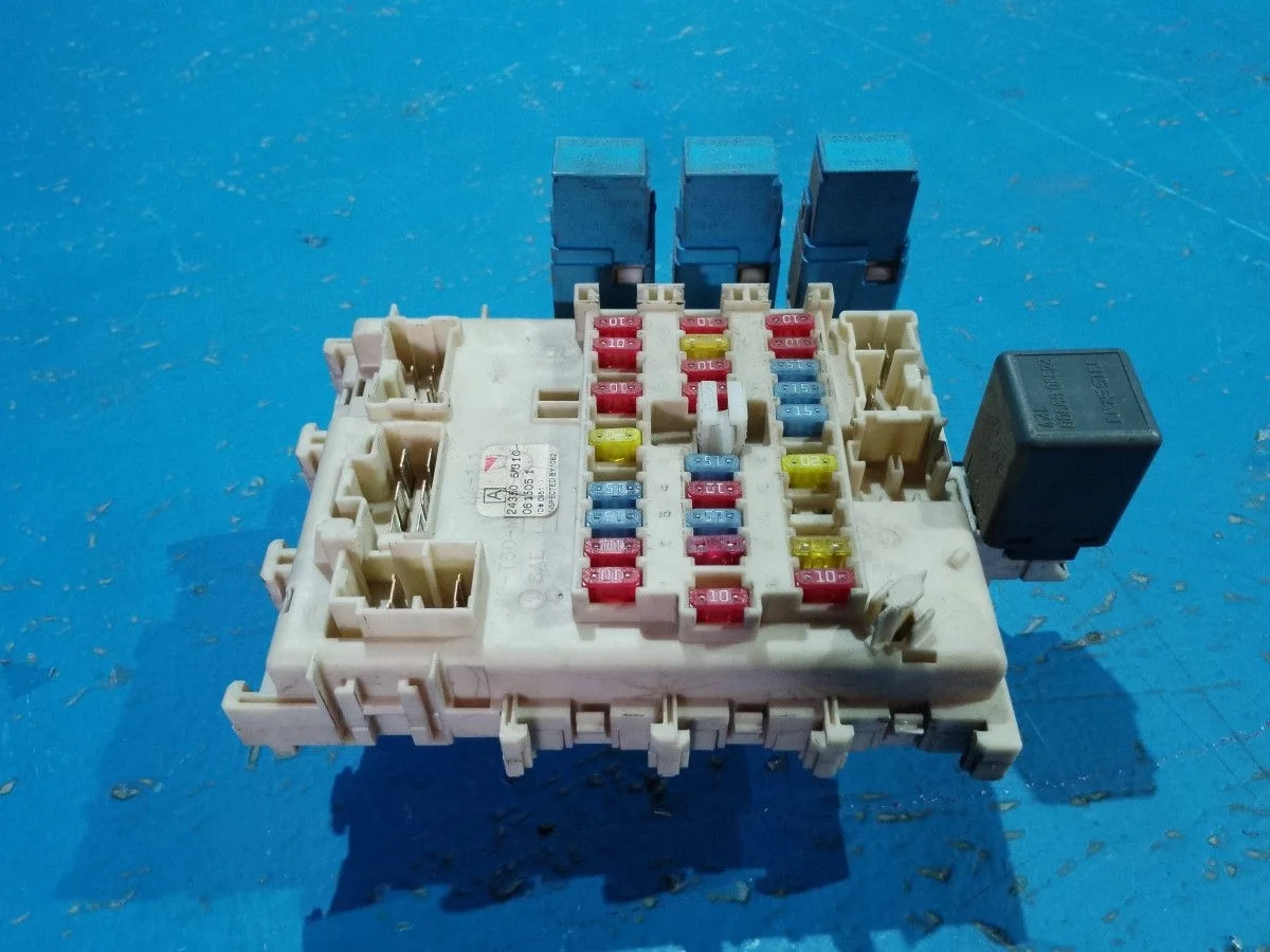 Блок предохранителей Nissan Almera N16 рестайлинг (2002—2006)