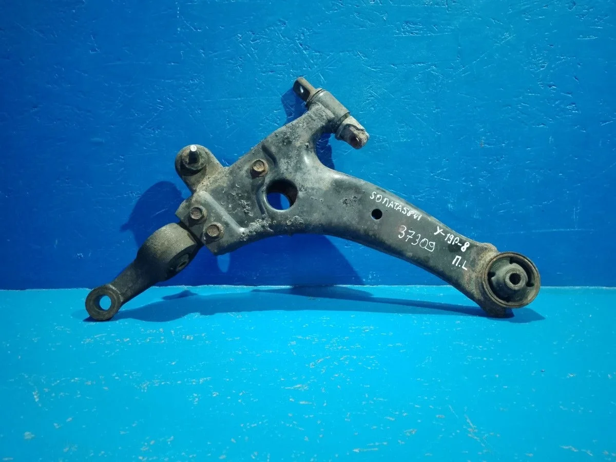 Рычаг передний левый нижний Hyundai Sonata IV рестайлинг (2001—2012)