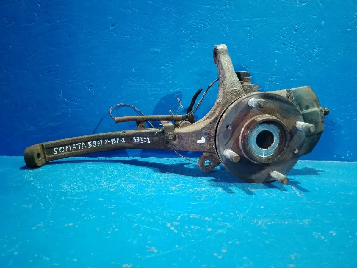 Кулак поворотный левый Hyundai Sonata IV рестайлинг (2001—2012)