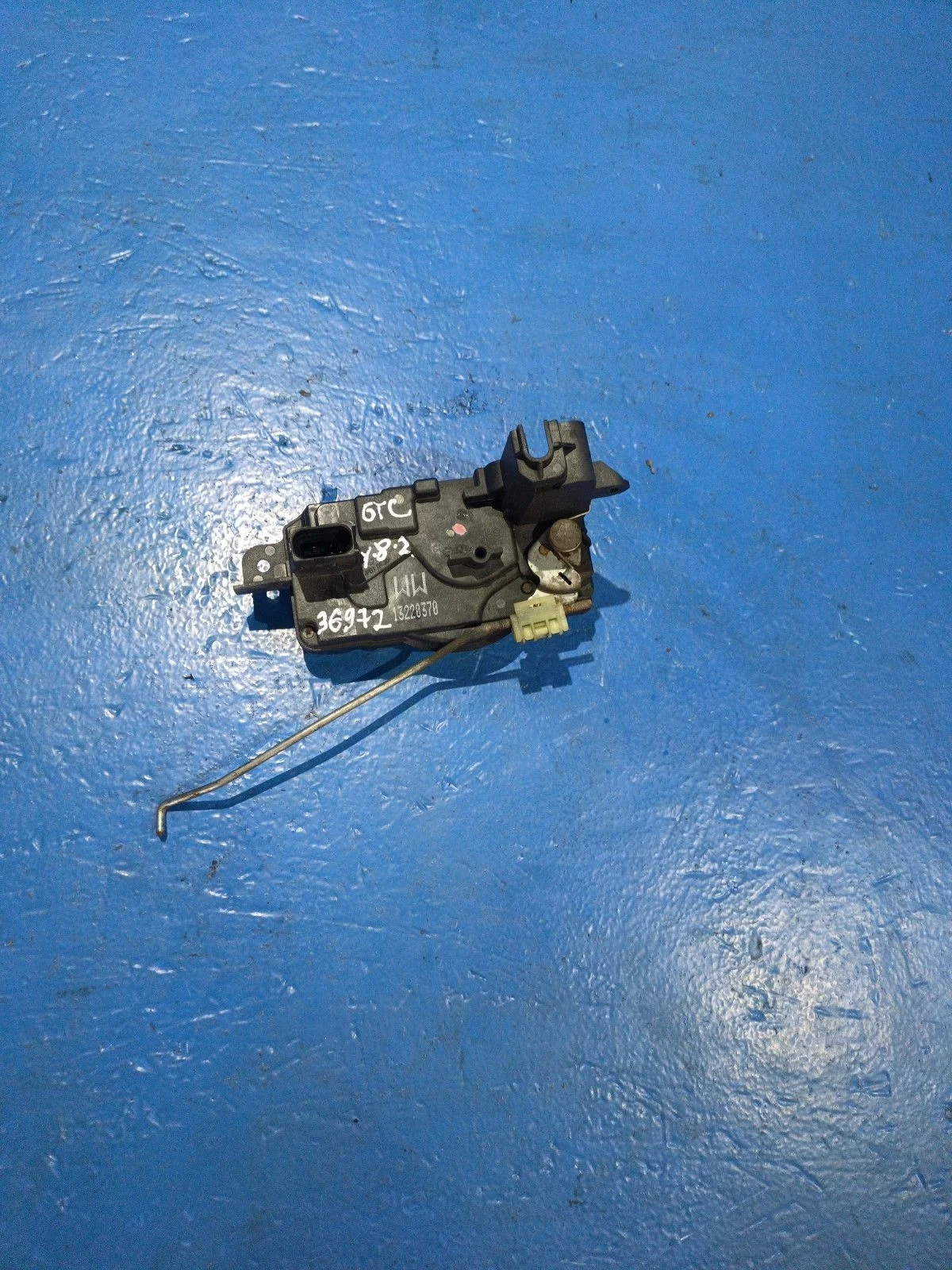 Замок двери передней правой Opel Astra GTC H (2004—2007)