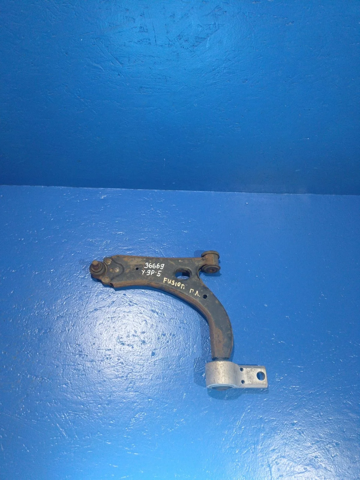 Рычаг передний левый нижний Ford Fusion I (2002—2005)