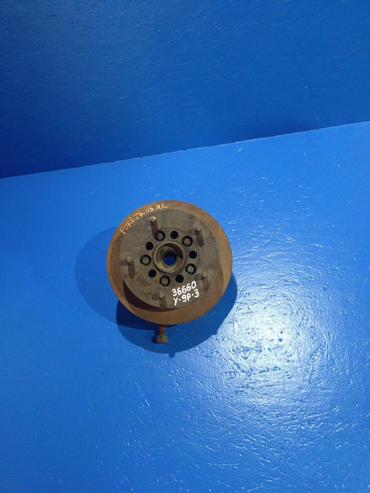 Кулак поворотный левый Ford Transit VI (2000—2006)