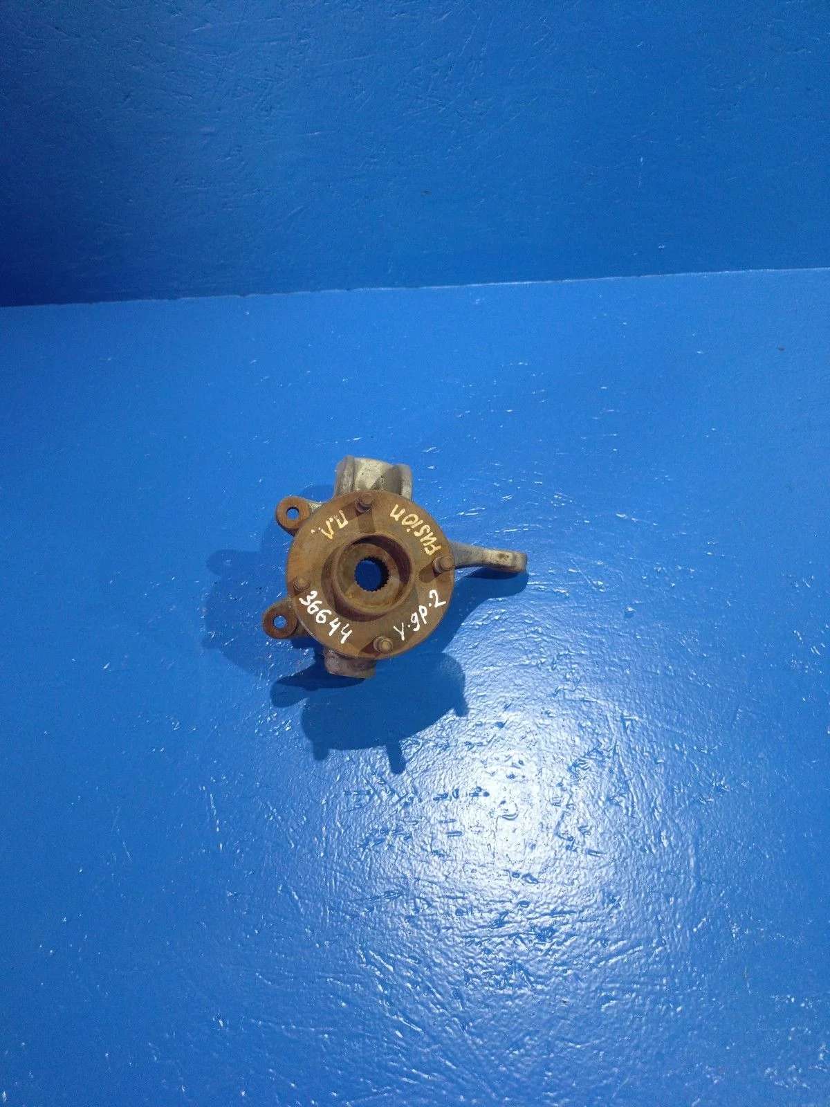 Кулак поворотный левый Ford Fusion I (2002—2005)