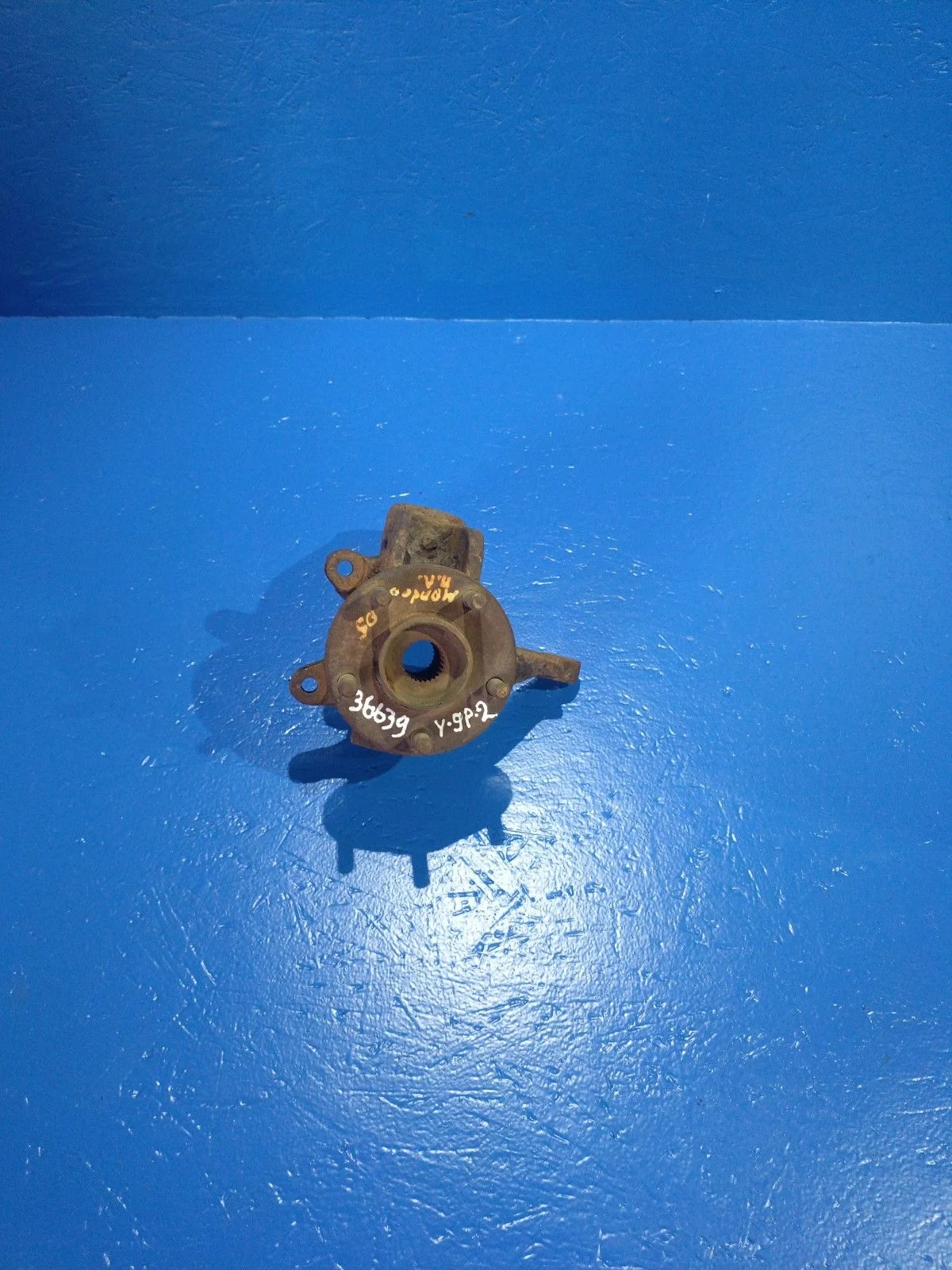 Кулак поворотный левый Ford Mondeo III (2000—2003)