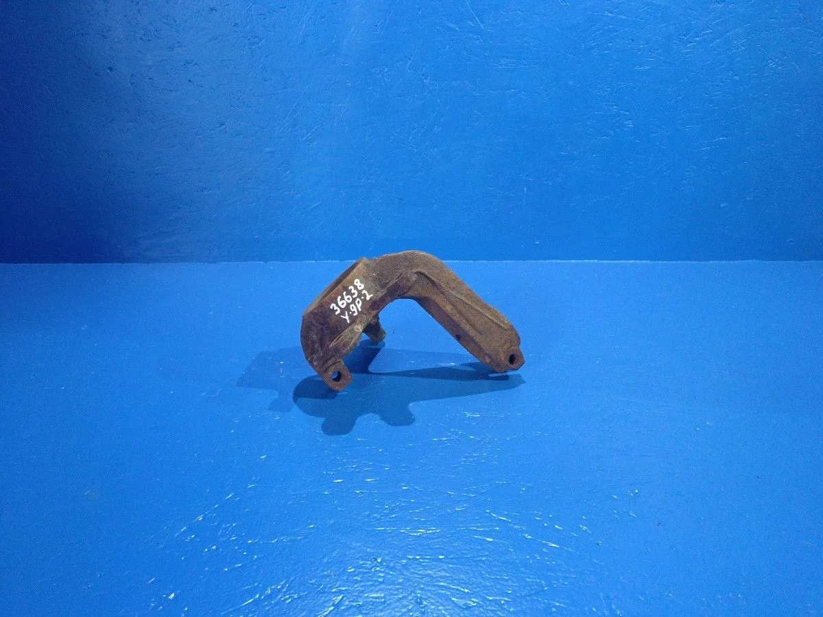 Кулак поворотный правый Ford Mondeo III (2000—2003)