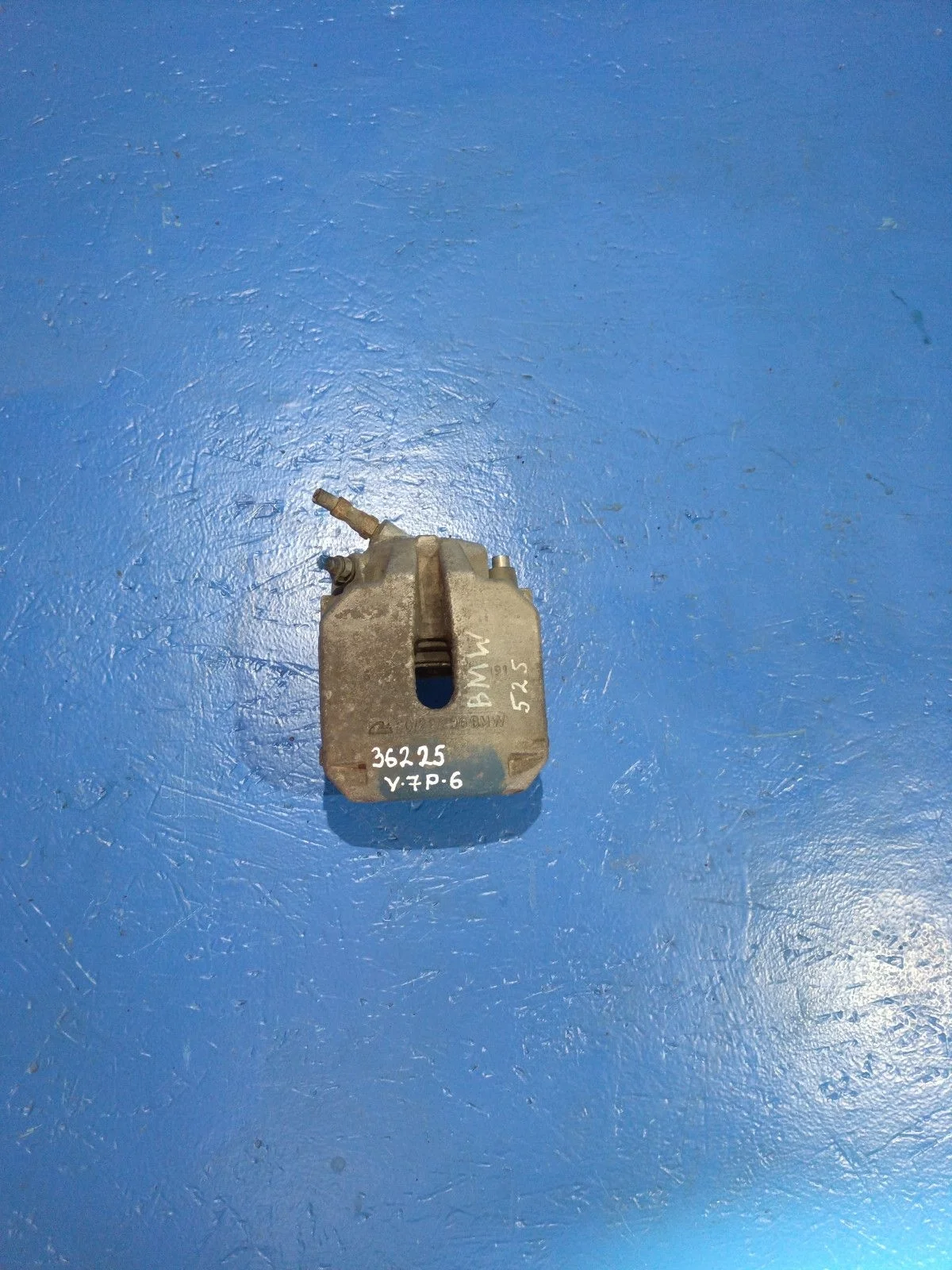 Суппорт тормозной передний левый BMW 5 серия E39 (1995—2000)