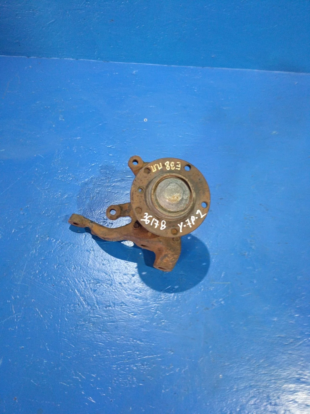 Кулак поворотный правый BMW 7 серия E38 (1994—1998)