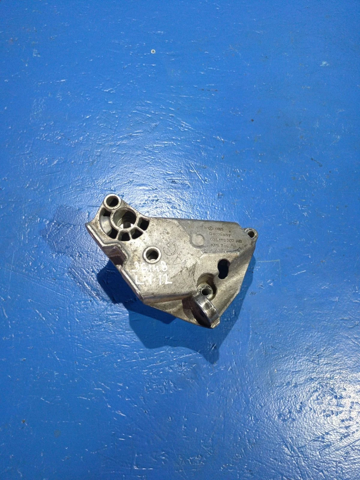 Кронштейн опоры двигателя Volkswagen Bora A4 (1998—2005)