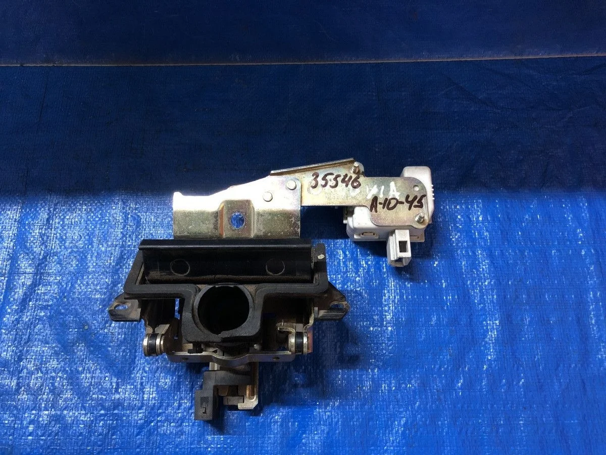 Кнопка открывания багажника Skoda Octavia I рестайлинг (2000—2011)