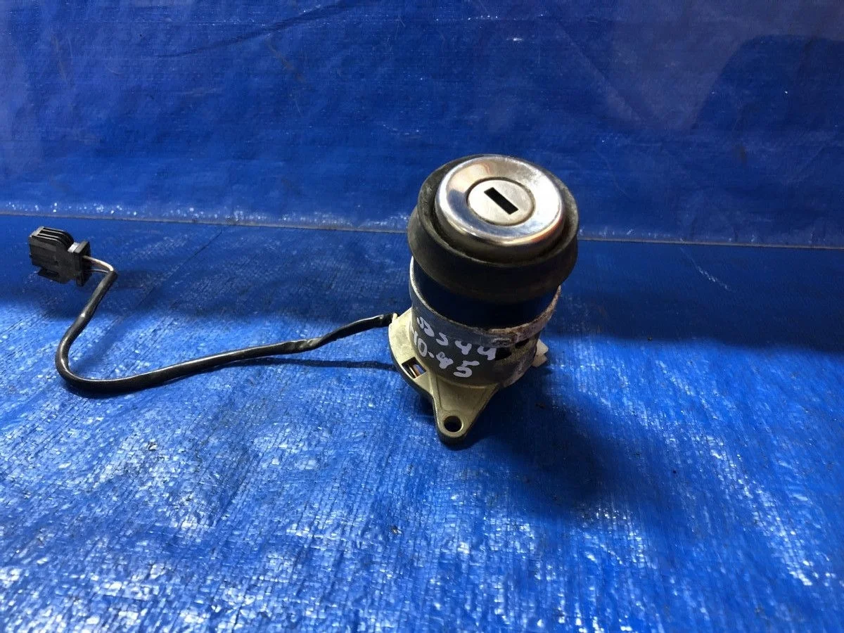 Кнопка открывания багажника Audi A8 D2 (1994—1999)