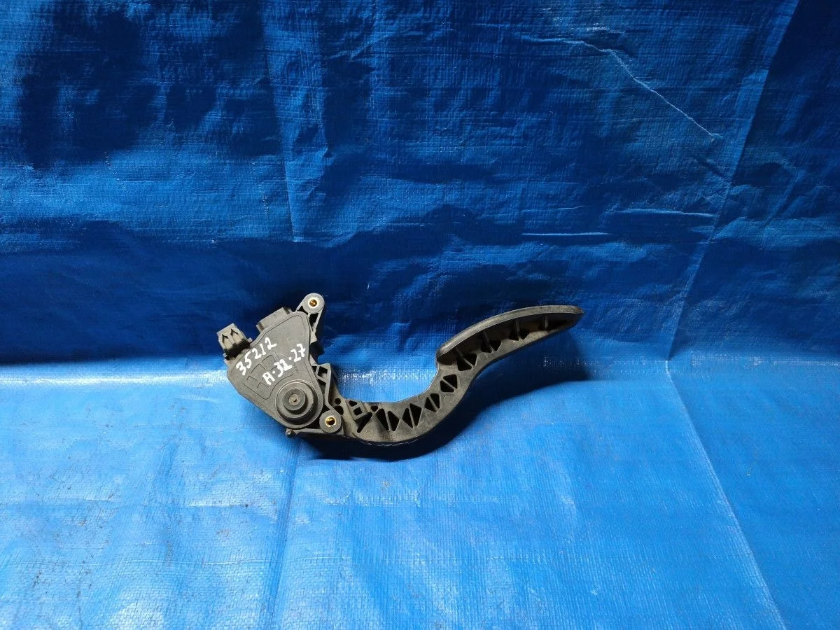 Педаль акселератора (датчик положения педали газа) Renault Fluence I (2009—2013)