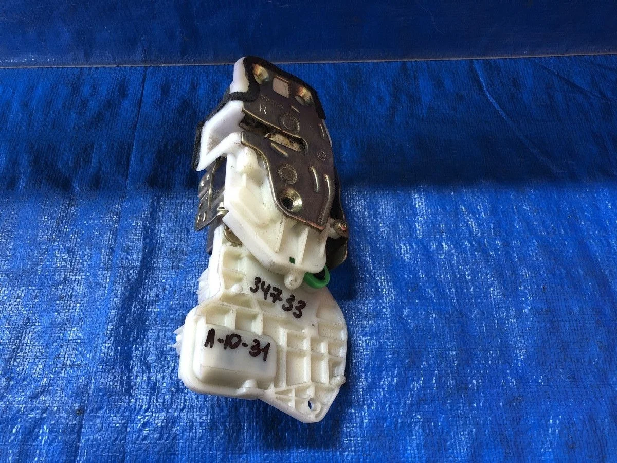 Замок багажника Honda CR-V II (2001—2004)