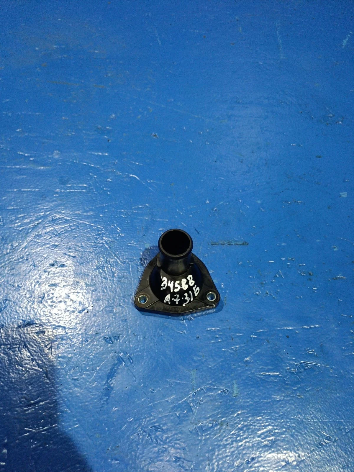 Фланец системы охлаждения Nissan Note E11 (2005—2009)