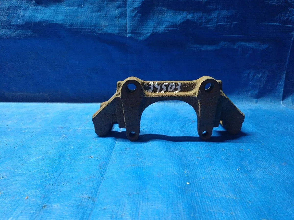 Скоба суппорта переднего Audi A6 C5 (1997—2001)