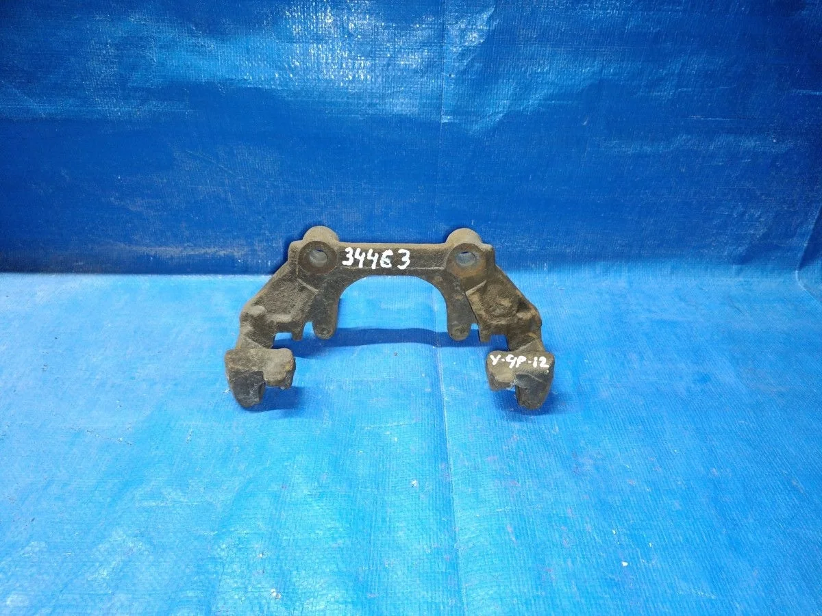 Скоба суппорта переднего Audi A6 C5 (1997—2001)