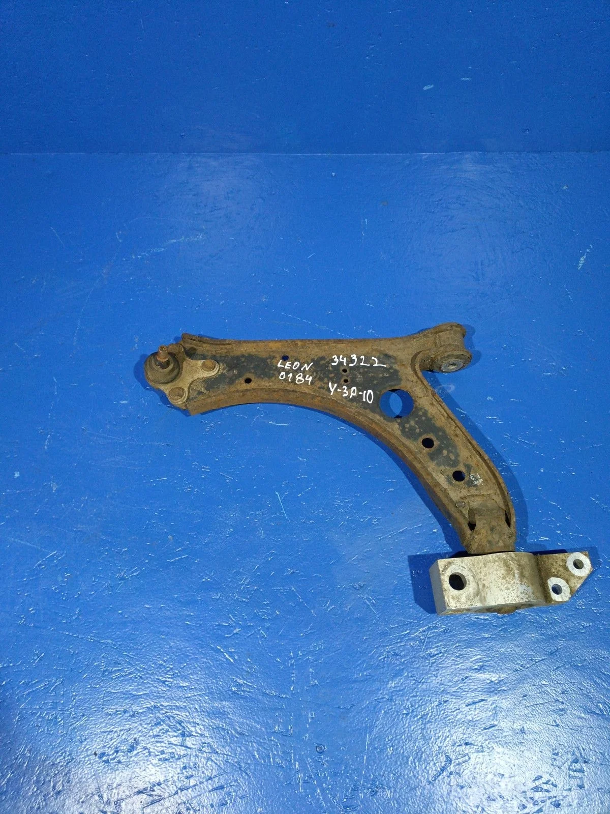 Рычаг передний левый нижний Volkswagen Golf Mk5 (2003—2009)