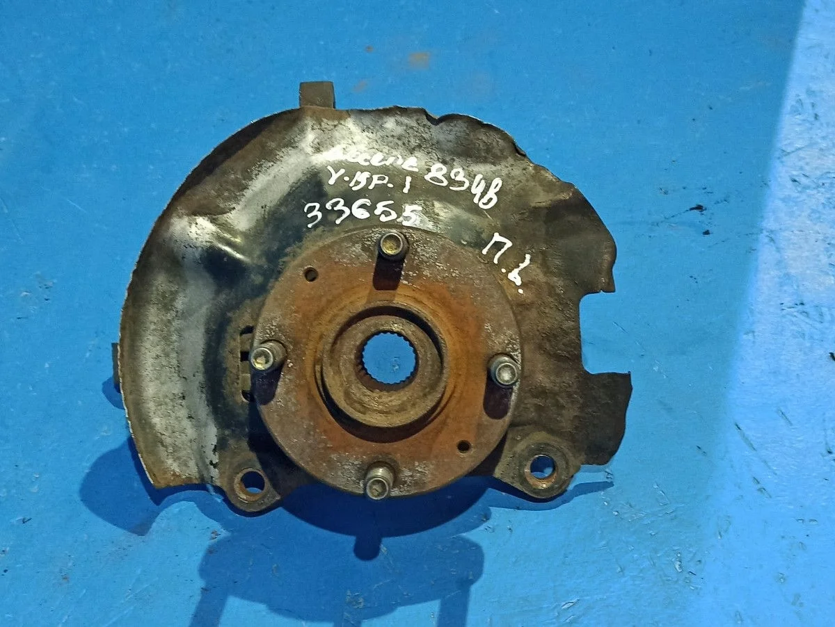 Кулак поворотный левый Hyundai Accent II (1999—2012)