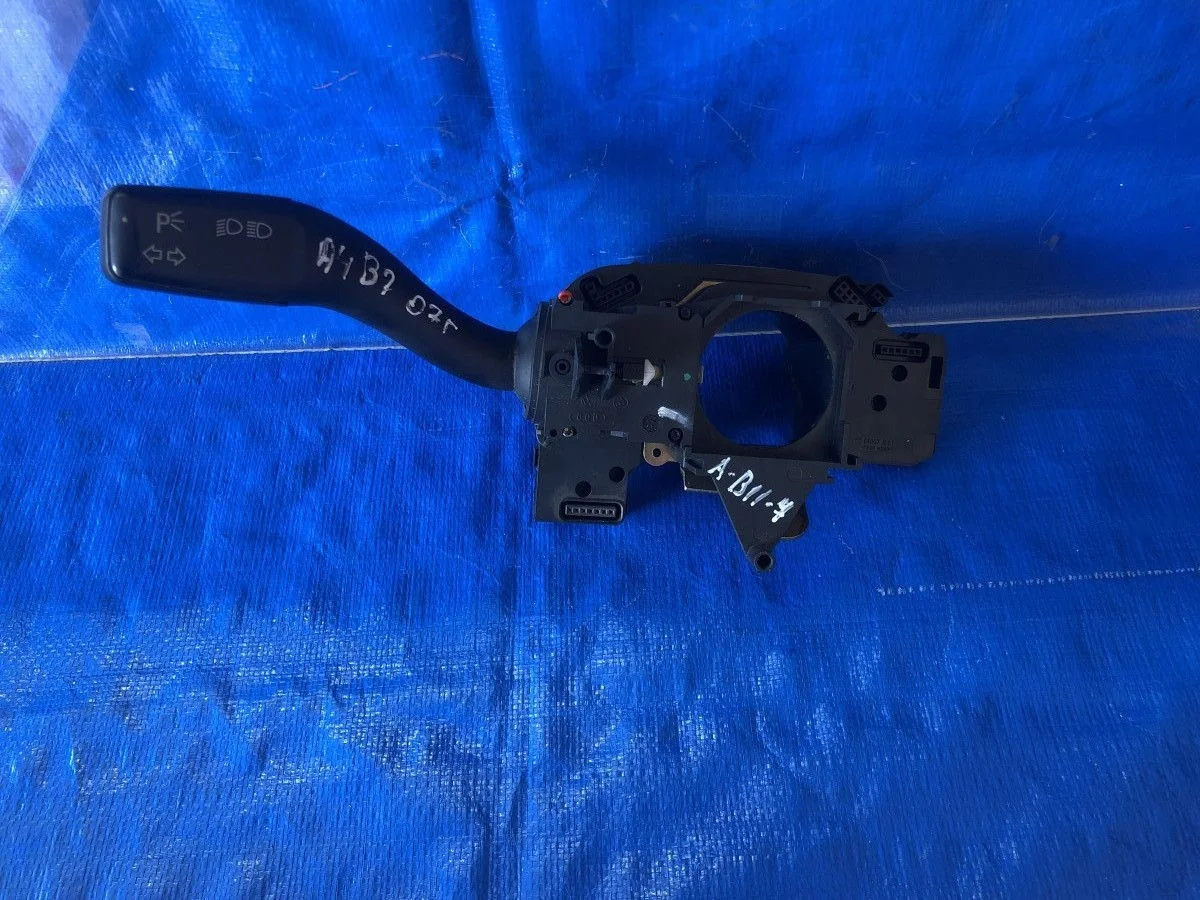 Переключатель поворотов подрулевой Audi A4 B7 (2004—2009)