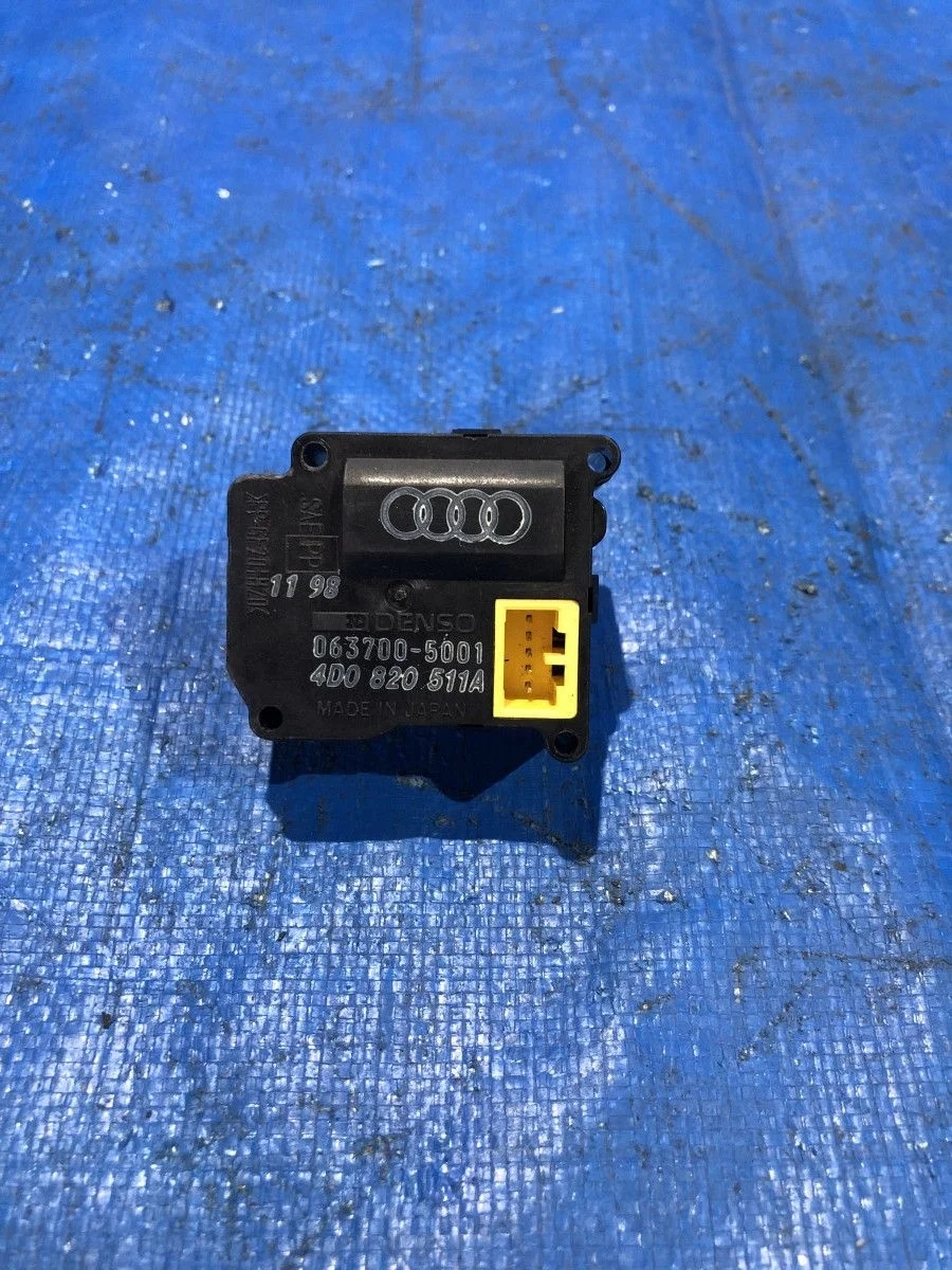 Электропривод заслонки отопителя Audi A8 D2 рестайлинг (1999—2002)