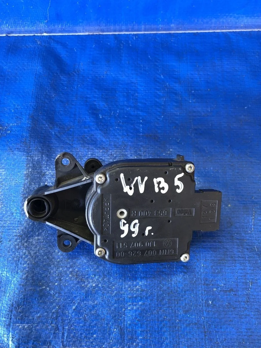 Электропривод заслонки отопителя Volkswagen Passat B5 (1996—2001)