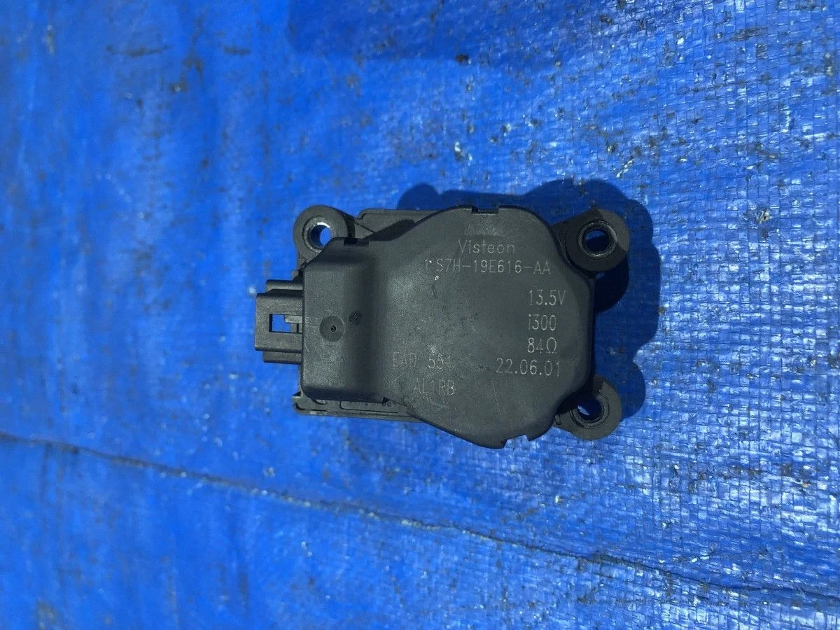 Электропривод заслонки отопителя Ford Focus I (1998—2004)