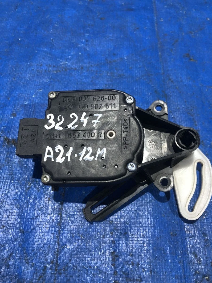 Электропривод заслонки отопителя Volkswagen Passat B5 (1996—2001)