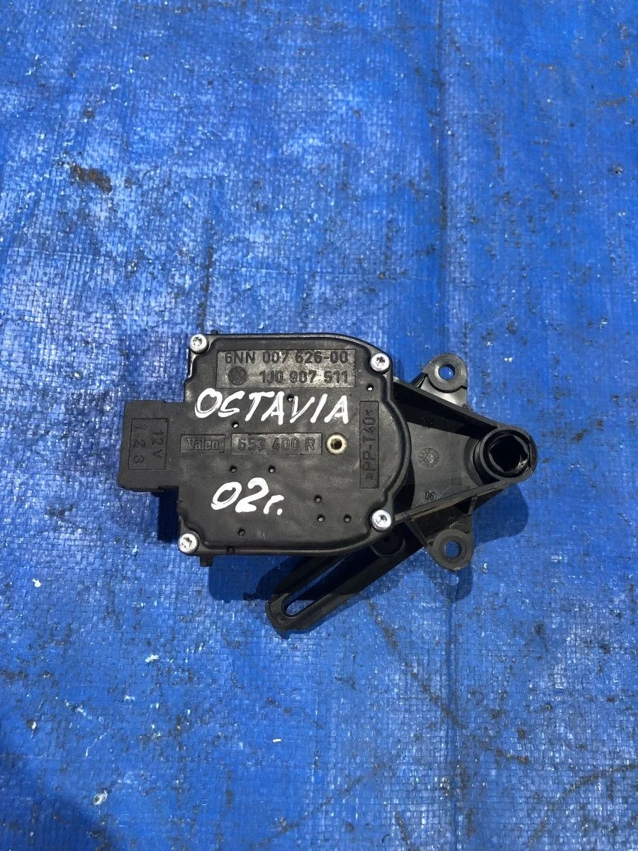 Электропривод заслонки отопителя Volkswagen Passat B5 (1996—2001)