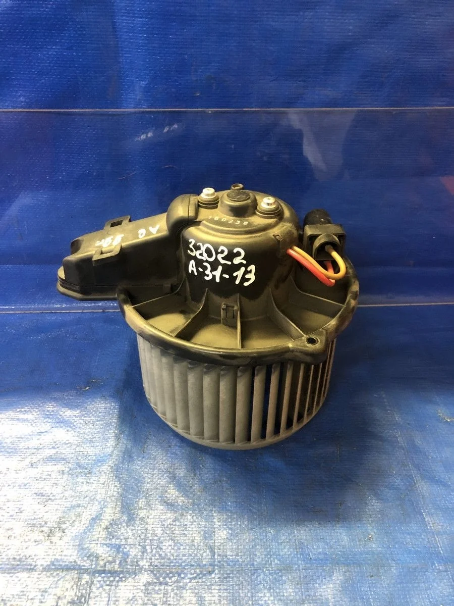 Двигатель отопителя (моторчик печки) Audi A6 C5 (1997—2001)