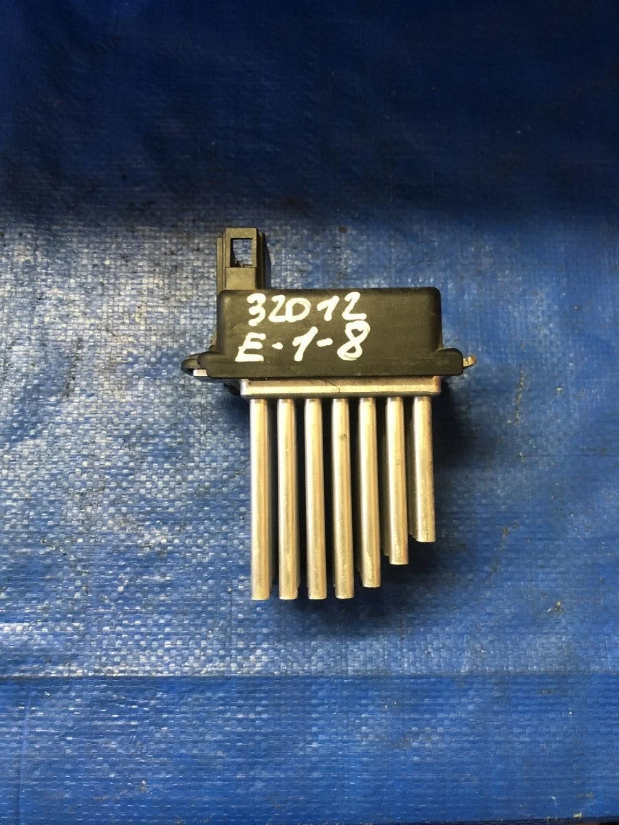 Резистор отопителя ( реостат,ёжик печки ) Audi A6 C5 (1997—2001)