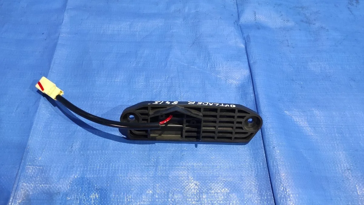 Кнопка открывания багажника Mitsubishi Outlander III рестайлинг 3 (2018—2025)