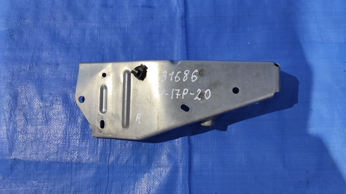 Кронштейн усилителя переднего бампера правый Mitsubishi Outlander III рестайлинг 3 (2018—2025)