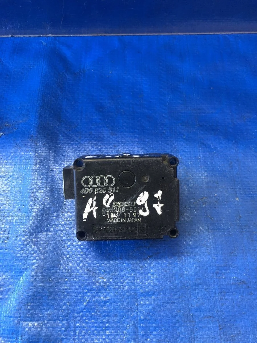 Электропривод заслонки отопителя Audi A8 D2 (1994—1999)