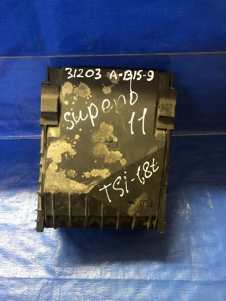 Крышка блока предохранителей Volkswagen Golf Mk5 (2003—2009)